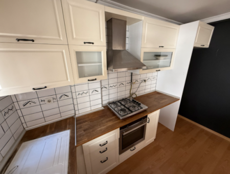 Renovated Natural Gas Apartment Close To The Street In Küçükyali