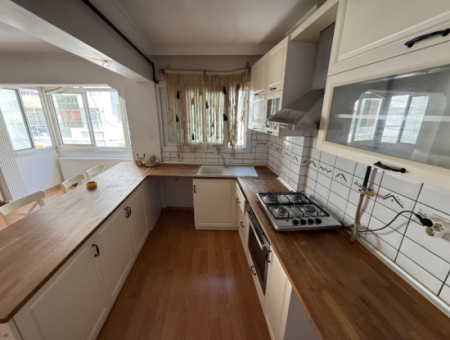 Renovated Natural Gas Apartment Close To The Street In Küçükyali