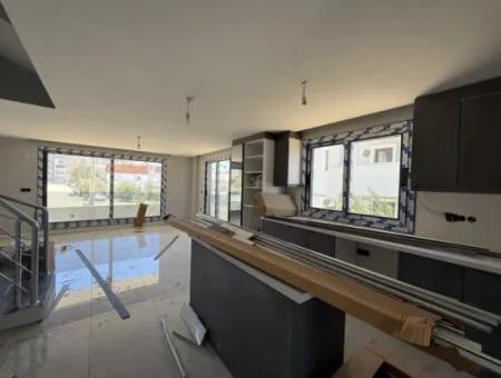 Luxury Villa In Seferihisar Çolakibrahimbey, Where You Will Experience The Rhythm Of Nature, Where Time Flows Slowly, Close To Life Away From The City, Breath-Taking With Its Garden, And Wake Up With The Sound Of Nature