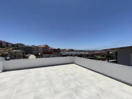 Luxury Villa In Seferihisar Çolakibrahimbey, Where You Will Experience The Rhythm Of Nature, Where Time Flows Slowly, Close To Life Away From The City, Breath-Taking With Its Garden, And Wake Up With The Sound Of Nature