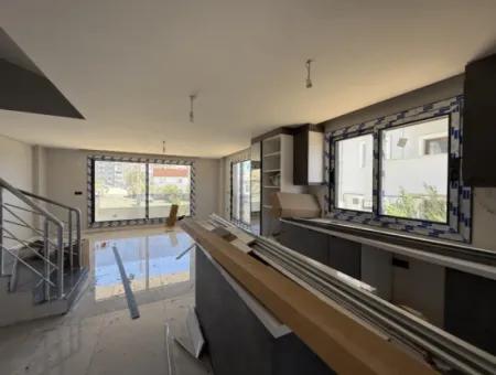 Luxury Villa In Seferihisar Çolakibrahimbey, Where You Will Experience The Rhythm Of Nature, Where Time Flows Slowly, Close To Life Away From The City, Breath-Taking With Its Garden, And Wake Up With The Sound Of Nature