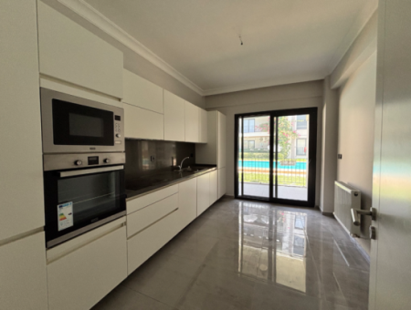 3 1 Apartment For Sale In Seferihisar Güzelkent Complex