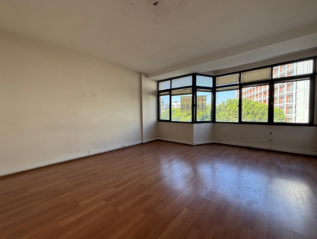 Near Alsancak Swiss Hotel 3 1 170M2 3Rd Floor Business For Rent / Office