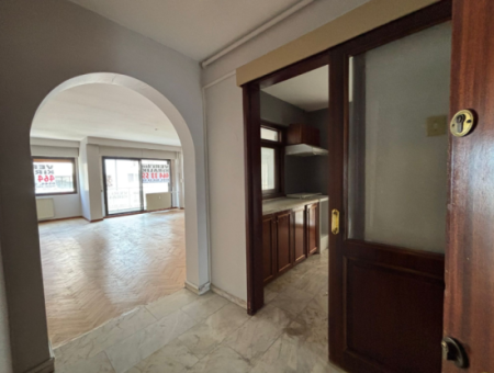 Alsancak Talatpaşa Boulevard 3 1 130M2 Business For Rent / Practice