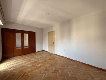 Alsancak Talatpaşa Boulevard 3 1 130M2 Business For Rent / Practice