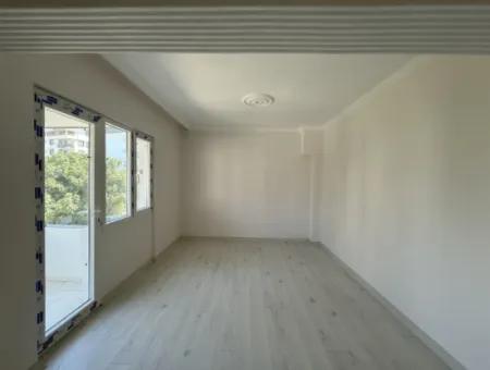 Centrally Located, Fully Renovated, Spacious And Comfortable 3 1 Apartment In Seferihisar Camikebir Neighborhood