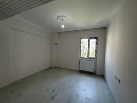 Centrally Located, Fully Renovated, Spacious And Comfortable 3 1 Apartment In Seferihisar Camikebir Neighborhood