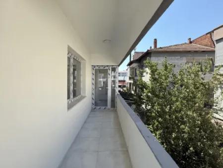 Centrally Located, Fully Renovated, Spacious And Comfortable 3 1 Apartment In Seferihisar Camikebir Neighborhood
