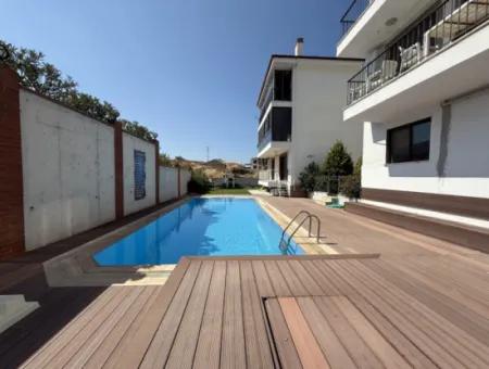 4 2 Duplex Flats For Sale In A Complex With Pool In Seferihisar Çolakibrahimbey Neighborhood