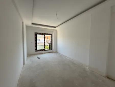 New 2 1 Apartment For Sale Near Seferihisar State Hospital, With A Wide Usage Area