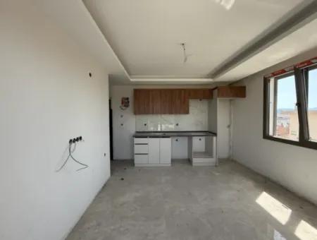 Spacious And Modern 1 1 Apartment In Camiikebir, Seferihisar