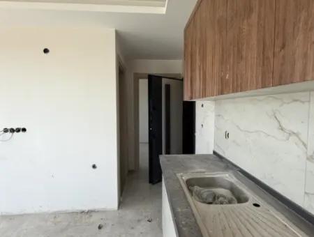 Spacious And Modern 1 1 Apartment In Camiikebir, Seferihisar