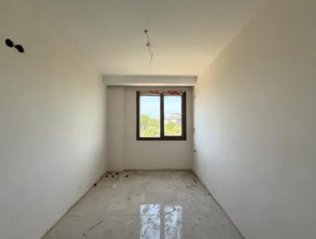 Spacious And Modern 1 1 Apartment In Camiikebir, Seferihisar