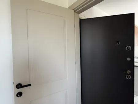 Spacious And Modern 1 1 Apartment In Camiikebir, Seferihisar