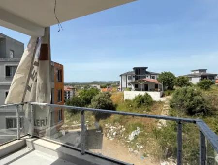Spacious And Modern 1 1 Apartment In Camiikebir, Seferihisar