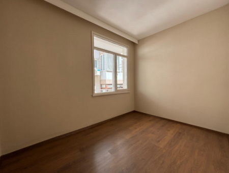 Opportunity Apartment For Rent 3Rd Floor 2 1 Rent On Alsancak Dutlu Street.