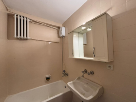 Opportunity Apartment For Rent 3Rd Floor 2 1 Rent On Alsancak Dutlu Street.