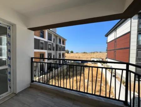Complete Building For Sale Suitable For Investment In Seferihisar Camikebir Neighborhood