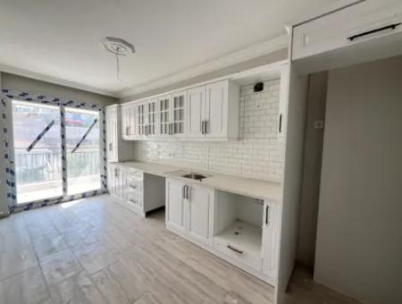 Complete Building For Sale Suitable For Investment In Seferihisar Camikebir Neighborhood