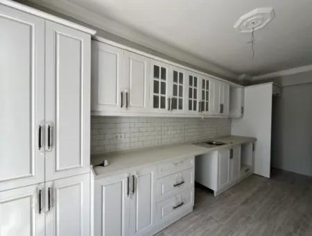 Complete Building For Sale Suitable For Investment In Seferihisar Camikebir Neighborhood