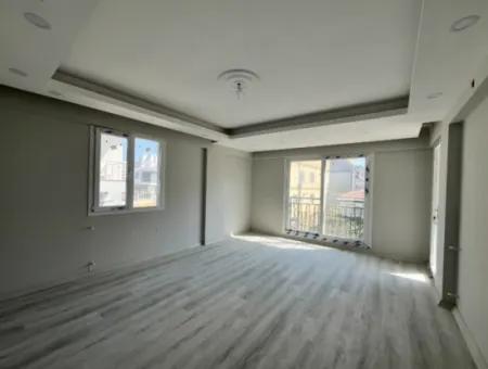 Complete Building For Sale Suitable For Investment In Seferihisar Camikebir Neighborhood