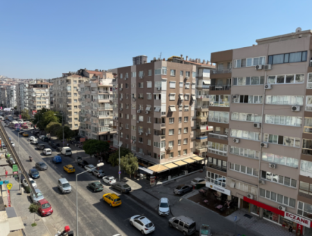 Near Göztepe Stadium On The Street With Full Renovation And Elevator Parking Lot