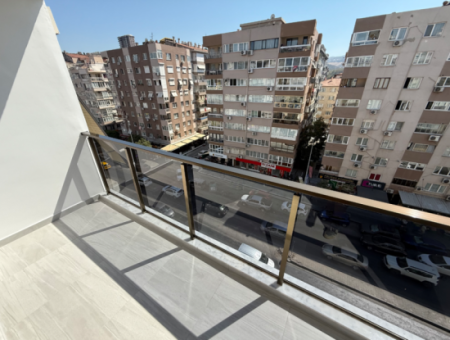Near Göztepe Stadium On The Street With Full Renovation And Elevator Parking Lot