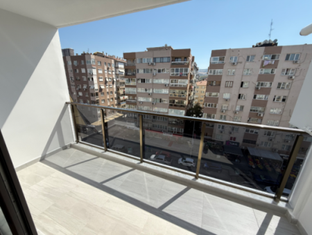 Near Göztepe Stadium On The Street With Full Renovation And Elevator Parking Lot