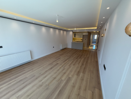 Near Göztepe Stadium On The Street With Full Renovation And Elevator Parking Lot