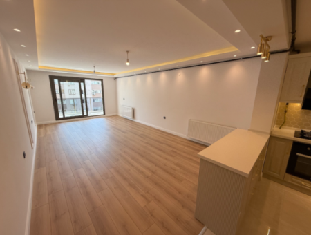 Near Göztepe Stadium On The Street With Full Renovation And Elevator Parking Lot