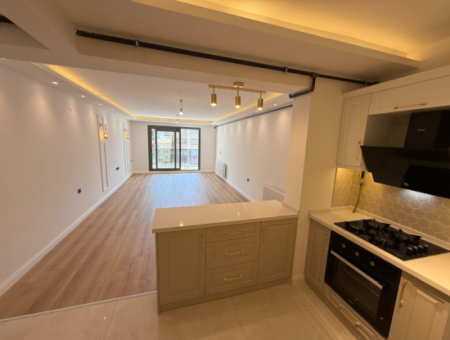 Near Göztepe Stadium On The Street With Full Renovation And Elevator Parking Lot