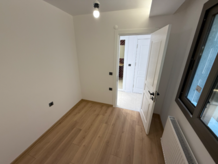 Near Göztepe Stadium On The Street With Full Renovation And Elevator Parking Lot