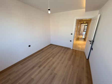 Near Göztepe Stadium On The Street With Full Renovation And Elevator Parking Lot