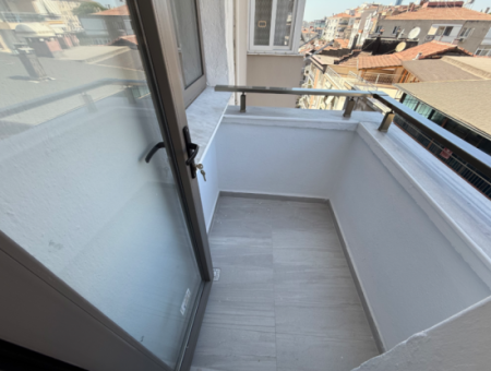 Near Göztepe Stadium On The Street With Full Renovation And Elevator Parking Lot