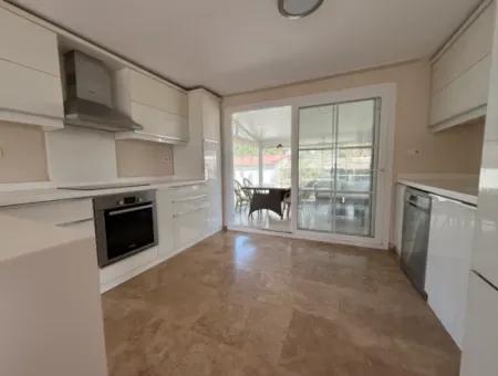 Seferihisar Yeşilkent Sitesi – Detached Villa For Rent