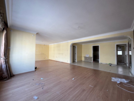 3 1 – 140 M² Flat For Rent In Alsancak – Cumhuriyet Boulevard, In A Gated Complex Close To The Promenade