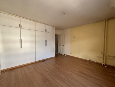 3 1 – 140 M² Flat For Rent In Alsancak – Cumhuriyet Boulevard, In A Gated Complex Close To The Promenade