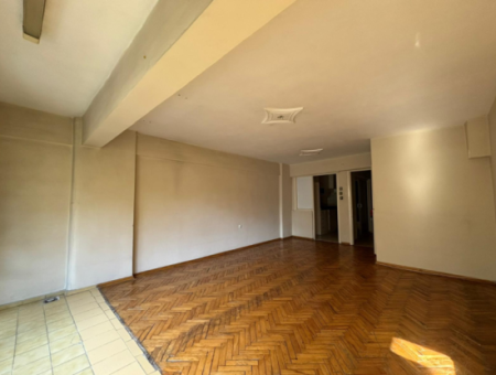 1St Floor 2 1 90 M2 Empty Flat For Sale With Elevator In Alsancak Kahramanlar!