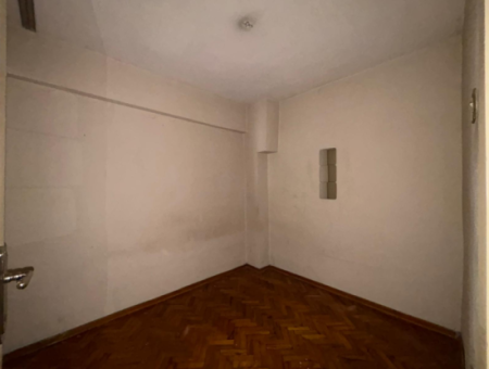 1St Floor 2 1 90 M2 Empty Flat For Sale With Elevator In Alsancak Kahramanlar!
