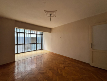 1St Floor 2 1 90 M2 Empty Flat For Sale With Elevator In Alsancak Kahramanlar!