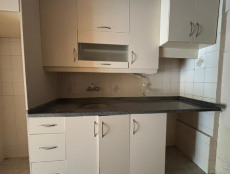 1St Floor 2 1 90 M2 Empty Flat For Sale With Elevator In Alsancak Kahramanlar!