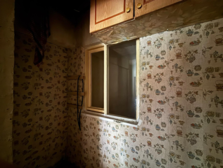 1St Floor 2 1 90 M2 Empty Flat For Sale With Elevator In Alsancak Kahramanlar!