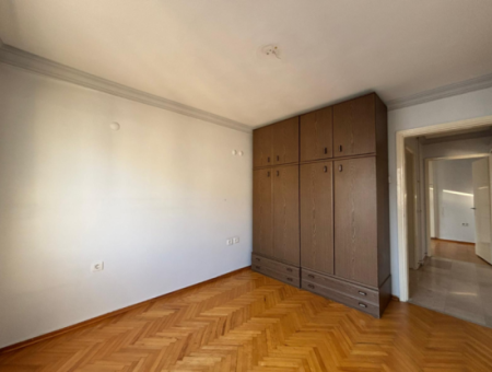 Flat For Rent Near Alsancak Talatpaşa 2 1 Elevator And Parking Lot.