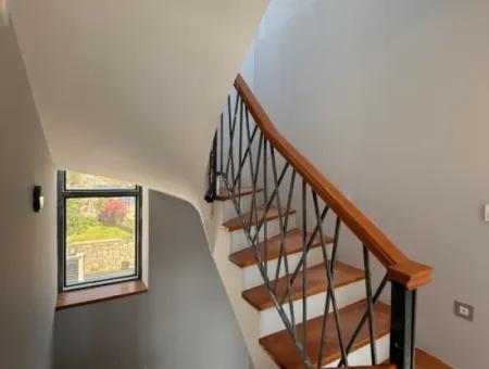 Sea View, Pool, Corner Detached Villa In Seferihisar Akarca Elmastaş