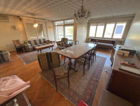 Mansion Flat With Corner Parking Lot In Küçükyali Quarantine Square Without Dark Room