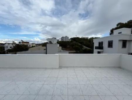 Villa With Garden Within Walking Distance To The Sea In Seferihisar Akarca