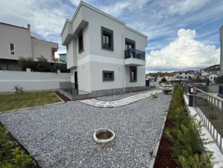 Villa With Garden Within Walking Distance To The Sea In Seferihisar Akarca