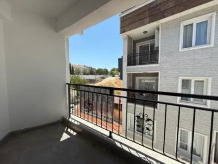 Near Seferihisar State Hospital, New, 1 1 Flat For Sale – With Indoor Parking, Balcony And Central Location