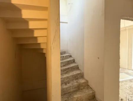 Detached Duplex Villa With Terrace And Courtyard In The City Center In Seferihisar Hidirlik