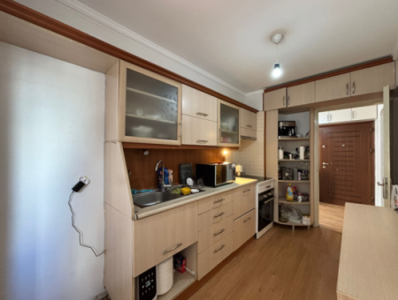 4Th Floor Well-Maintained Flat For Rent With 3 1 Parking Lot In Alsancak Poet Eşref!